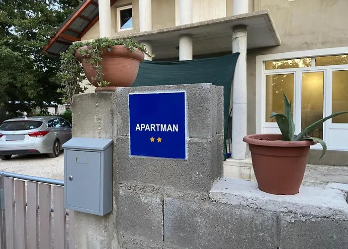 Mia With Wifi And Private Garden Apartment